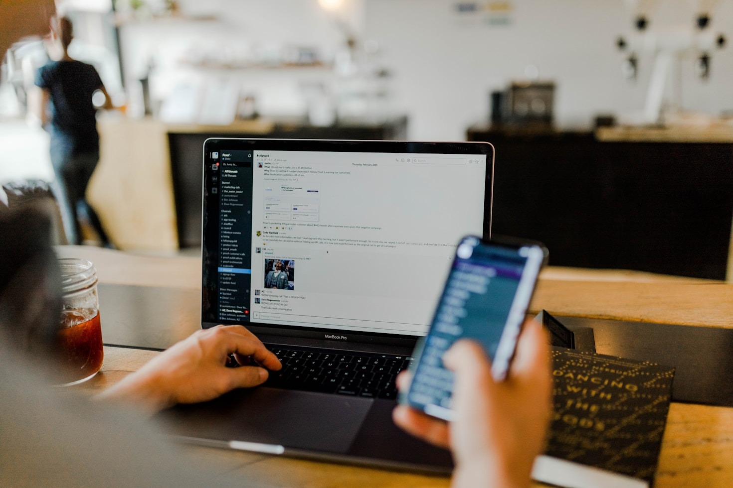 Benefícios de Participar de Fóruns Técnicos Online
